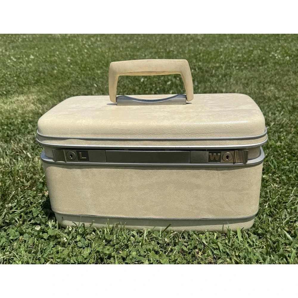 Vintage Samsonite Silhouette 1512 Vanity Train Case Beige Vinyl Locking Makeup
